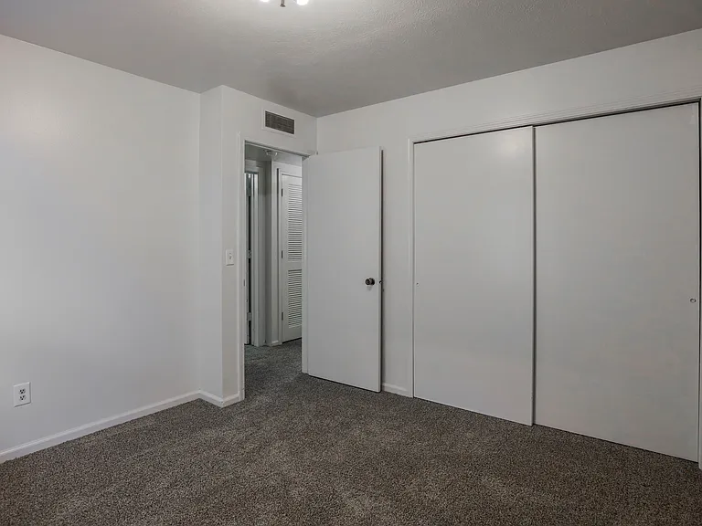 Tippecanoe Drive Apartments — Photo 9