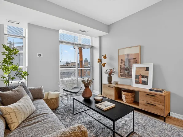 75 Liberty St #305, Toronto, ON M6K 1Y4