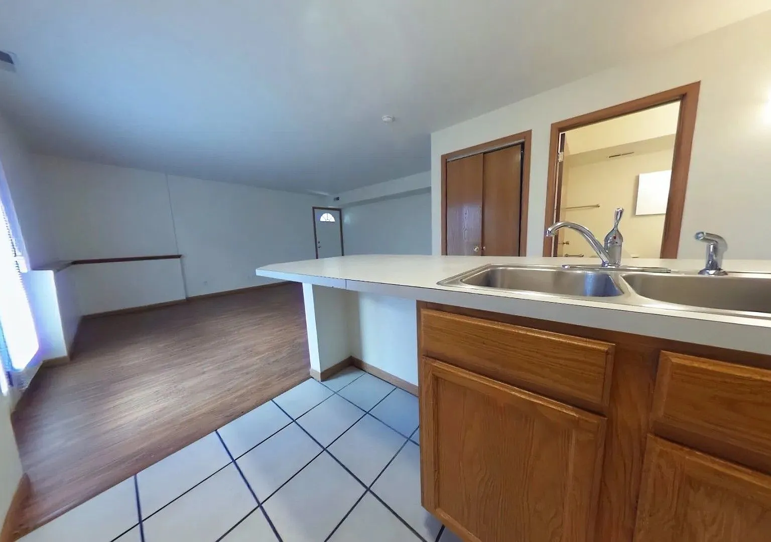University Village Apartment Building - Ph3 Uv Bldg 1 — Photo 2
