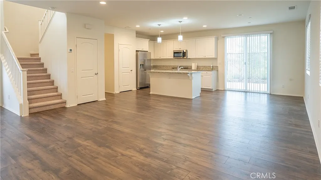 3 bed, 2.5 bath, 1974 sqft, $3,300 — Photo 1
