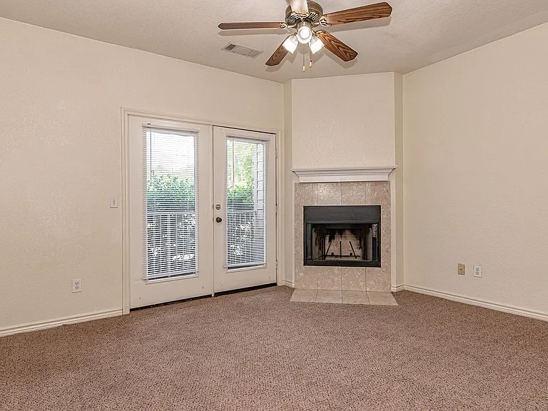 1609 Walnut St — Photo 2
