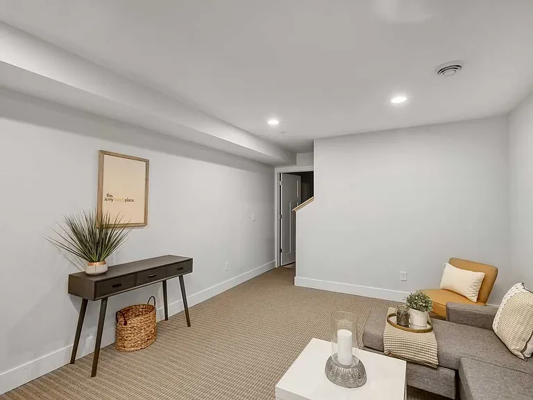 2421 2nd St NE — Photo 34