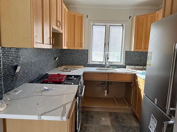 2nd image of 458 E Olive St