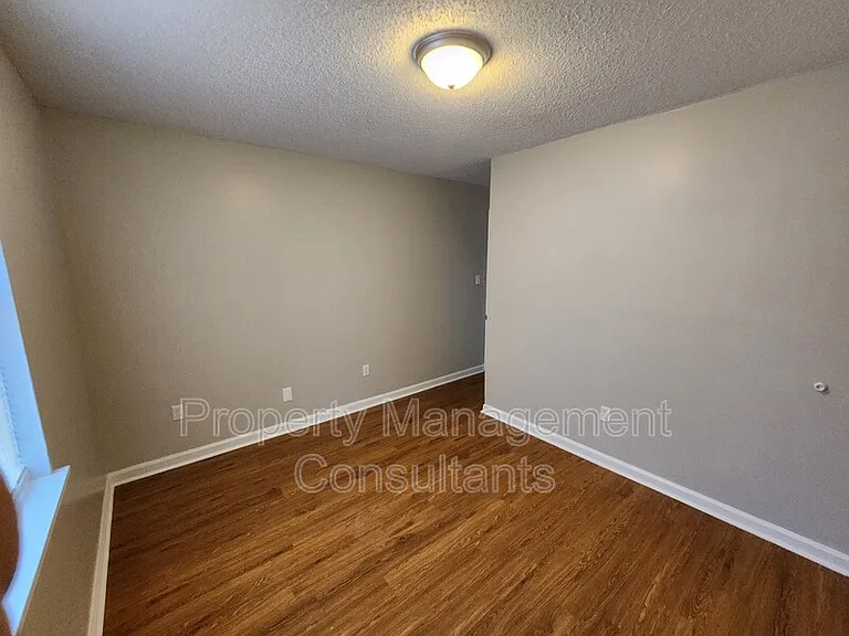 403 Austin Ave #B — Photo 2