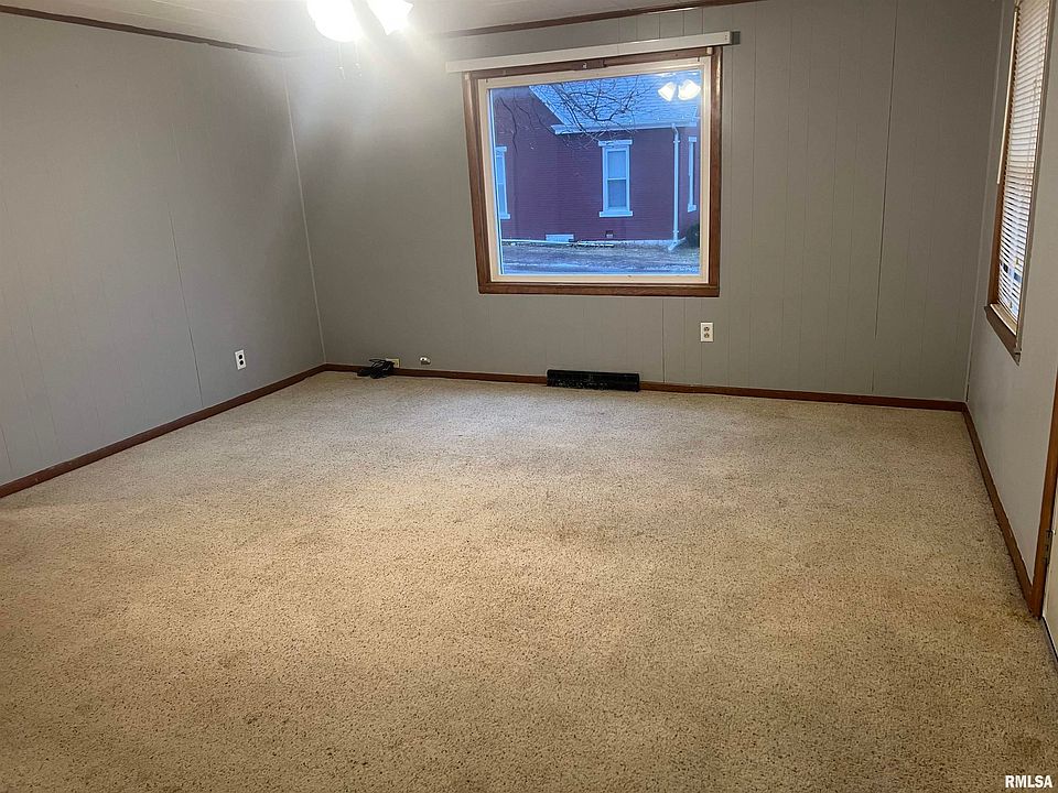 14 S Maple St, Winchester, IL 62694 Zillow