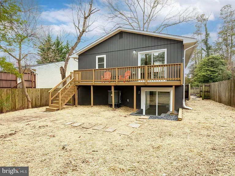 579 West Dr — Photo 3