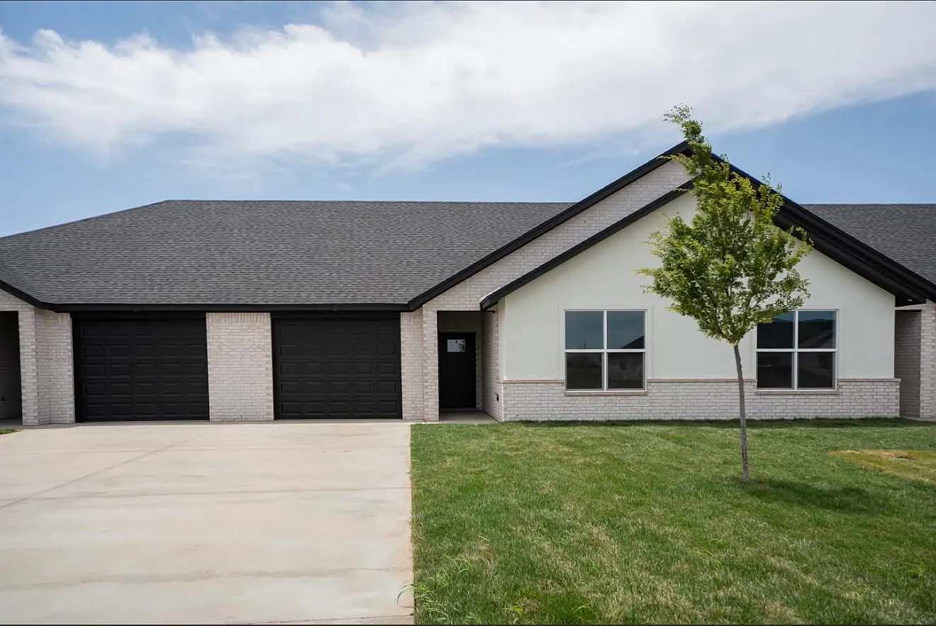 3 bed, 1325 sqft, $2,050 — Photo 3