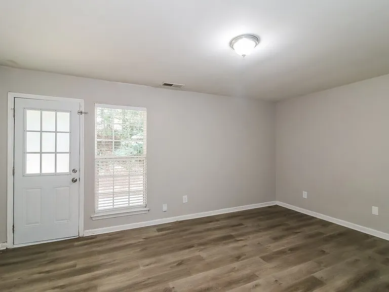 575 Sycamore Dr — Photo 15