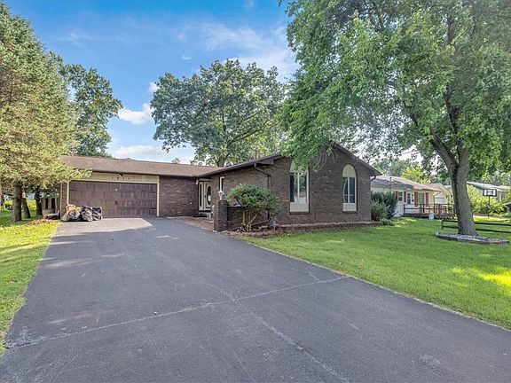 2nd image of 1611 W Melrose Ct