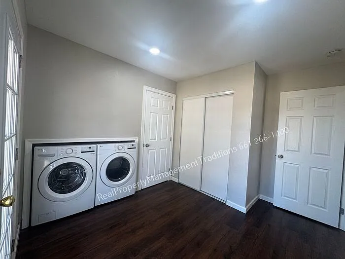 3 bed, 1.0 bath, 957 sqft, $2,000 — Photo 4