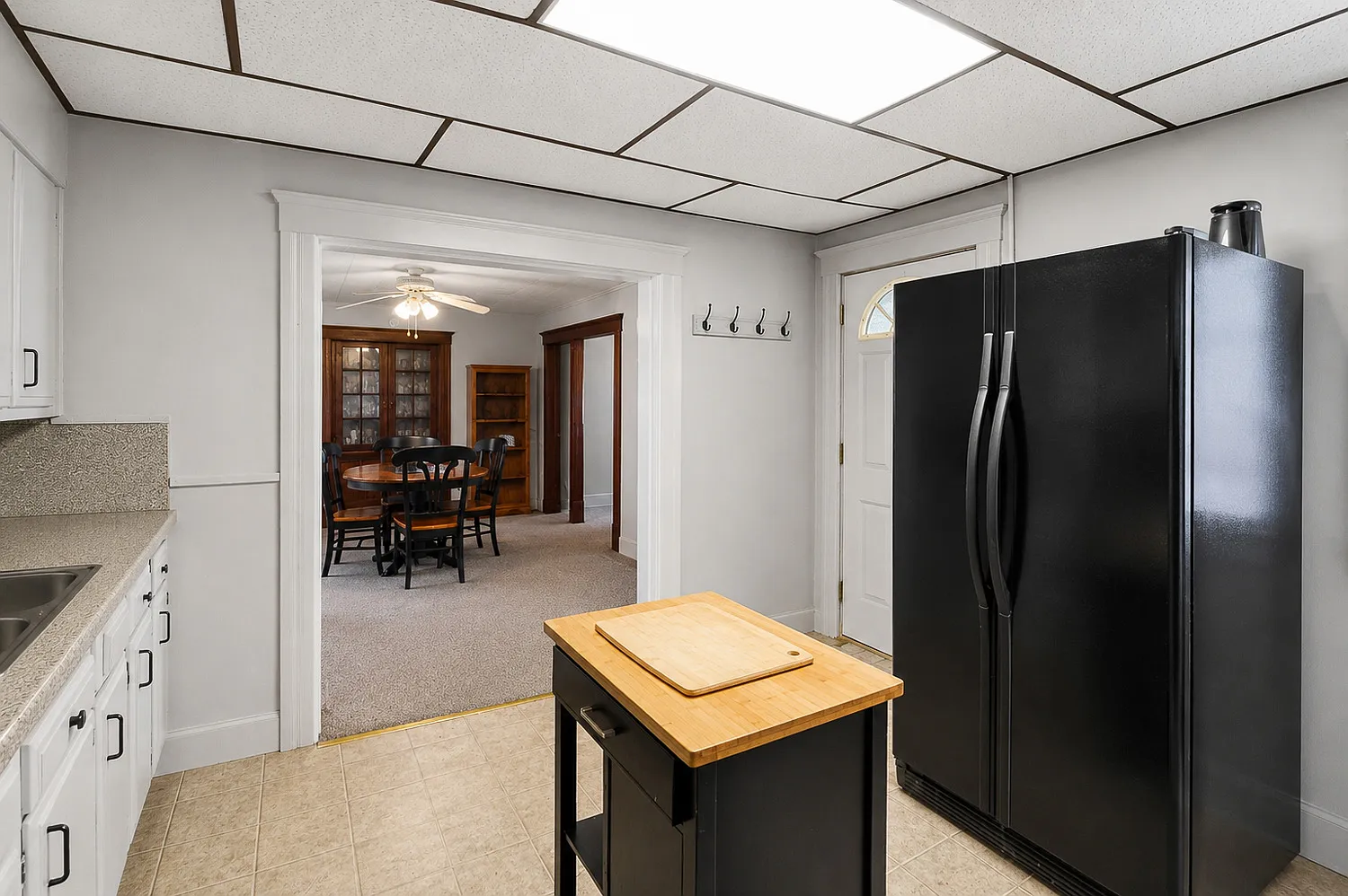2 bed, 700 sqft, $1,600 — Photo 3