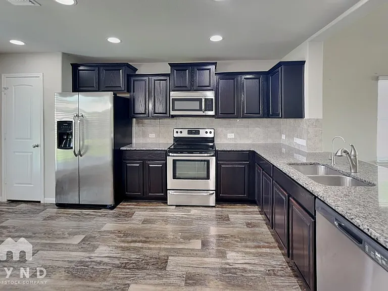 717 Pinnacle Dr — Photo 5