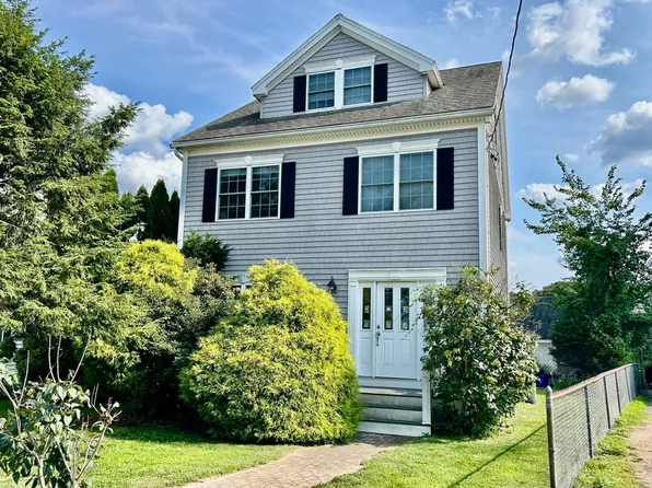 35 Hiawatha Ave, Waltham, MA 02451
