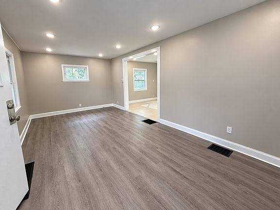 3rd image of 445 W 25th St