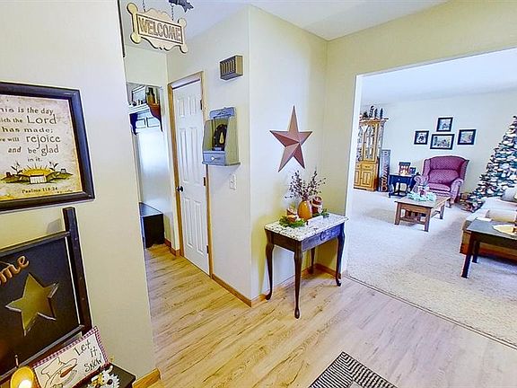 5th image of 7725 Glen Oaks Dr NE