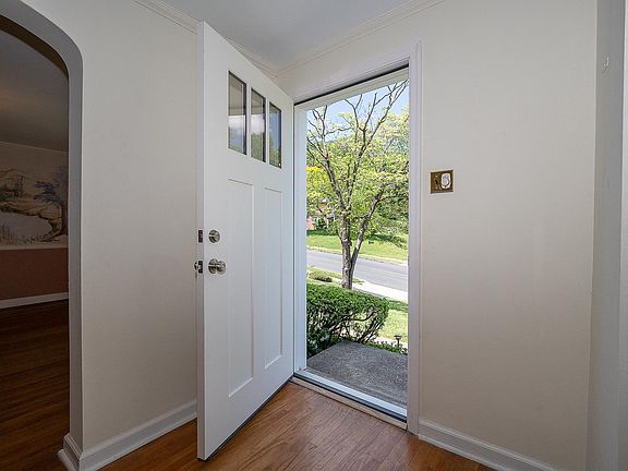 5th image of 674 N Bishop Ave
