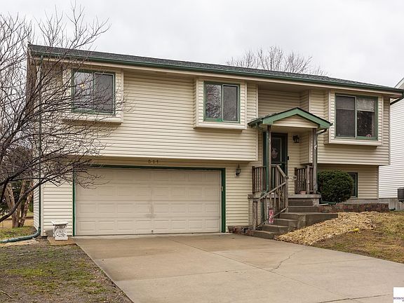 3rd image of 811 Karen Dr