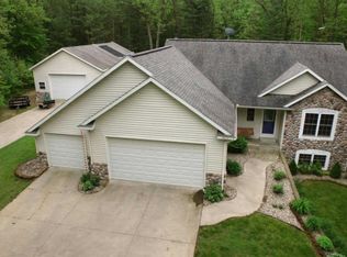 4412 Oak Hollow Ct, Hamilton, MI 49419