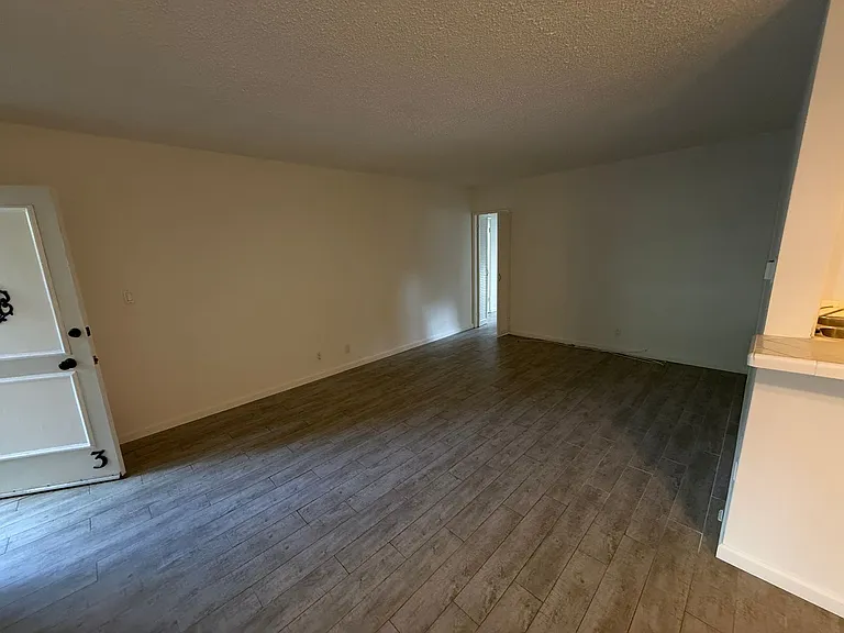 1520 N Hayworth Ave — Photo 28