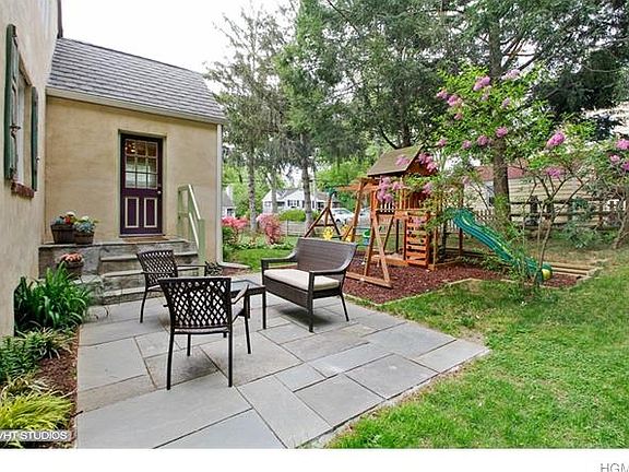 2nd image of 142 Parkview Pl