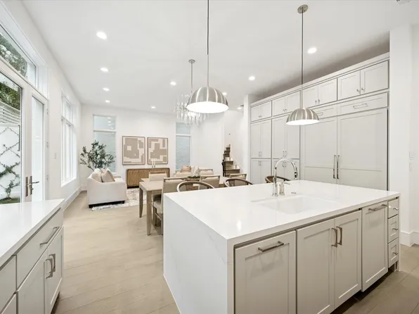 19 Wentworth Gate Path, Houston, TX 77027