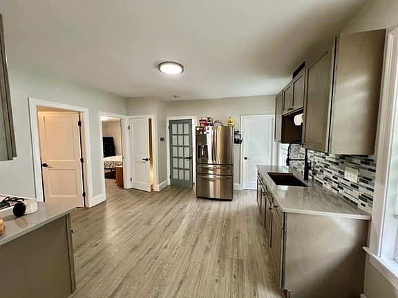 4th image of 13 Caswell Ave
