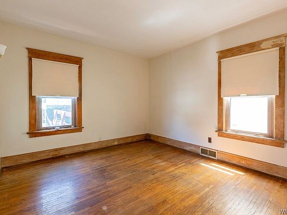 4th image of 237 N Park Ave Floor 1