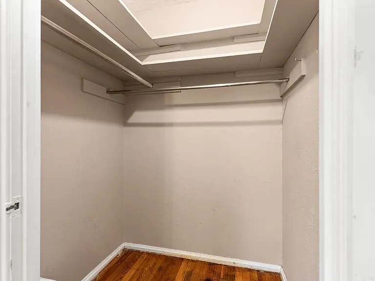 Master Bedroom Walkin