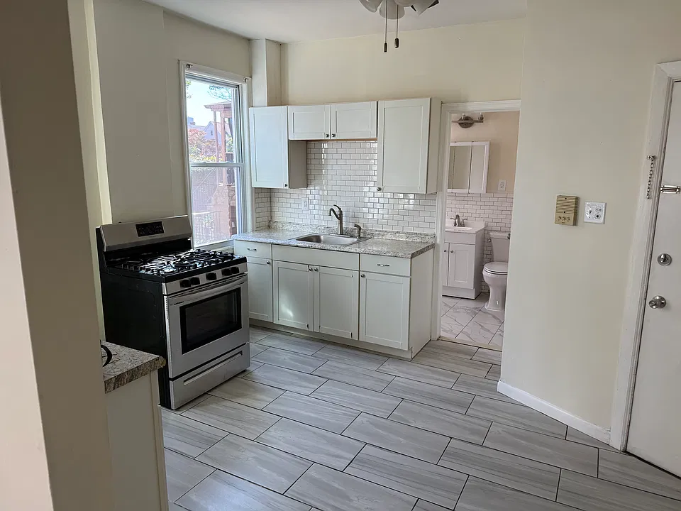 94 W 16th St