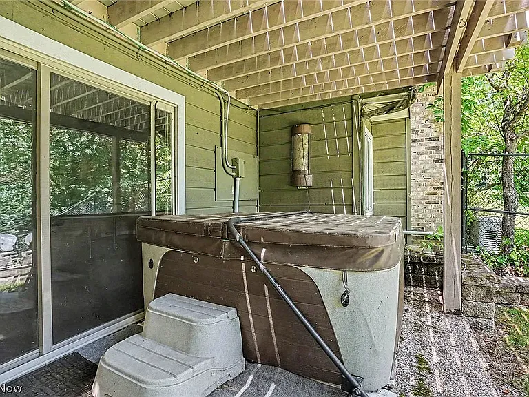 1511 Homestead Dr — Photo 2