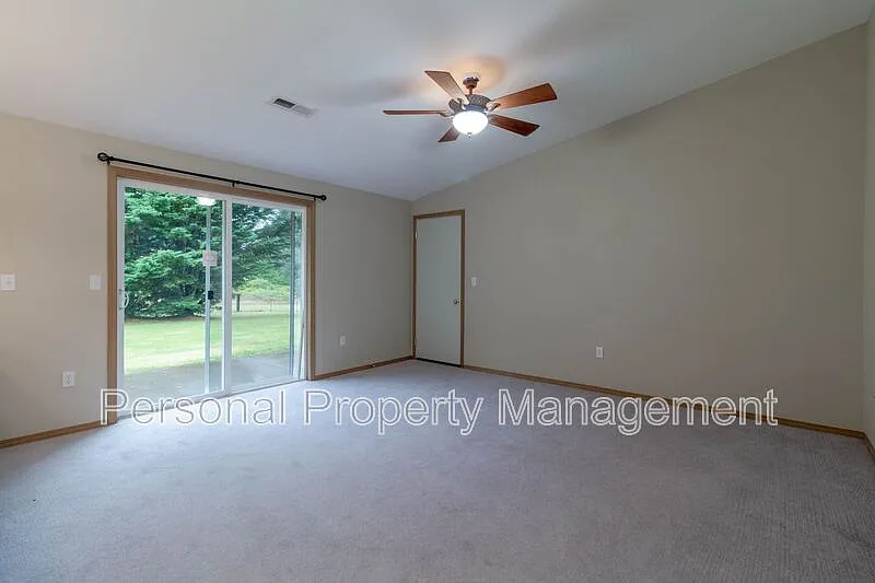 3 bed, 2.0 bath, 1704 sqft, $2,895 — Photo 4