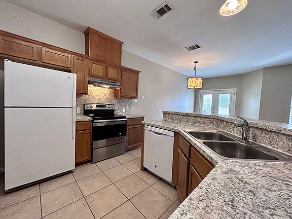 5th image of 3001 Kestrel Dr #B