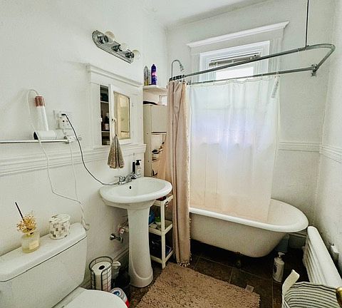 4th image of 193 Strathmore Rd APT 15