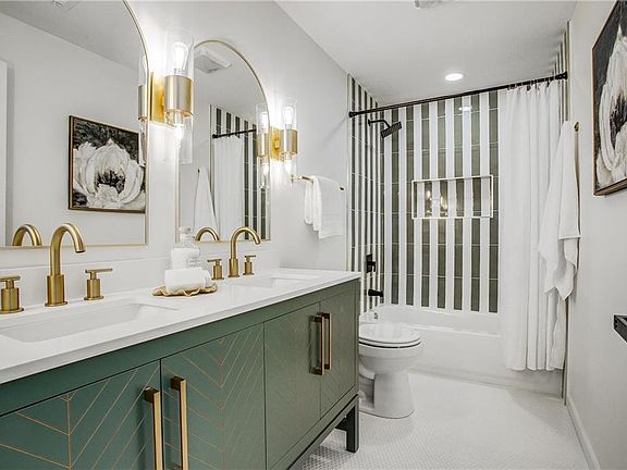3rd image of 119 W 97th St