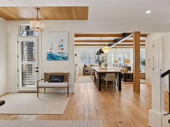 5th image of 715 Rice St E