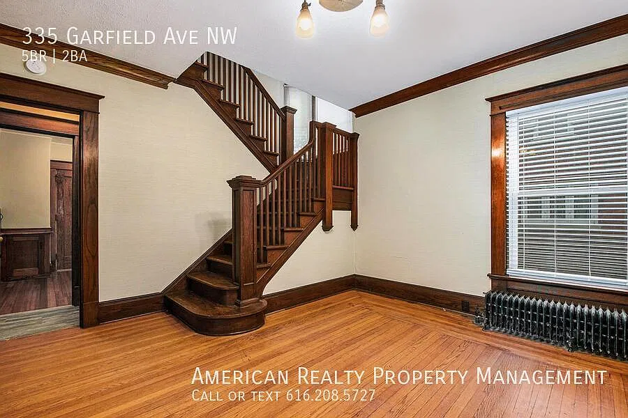 5 bed, 2051 sqft, $3,050 — Photo 2
