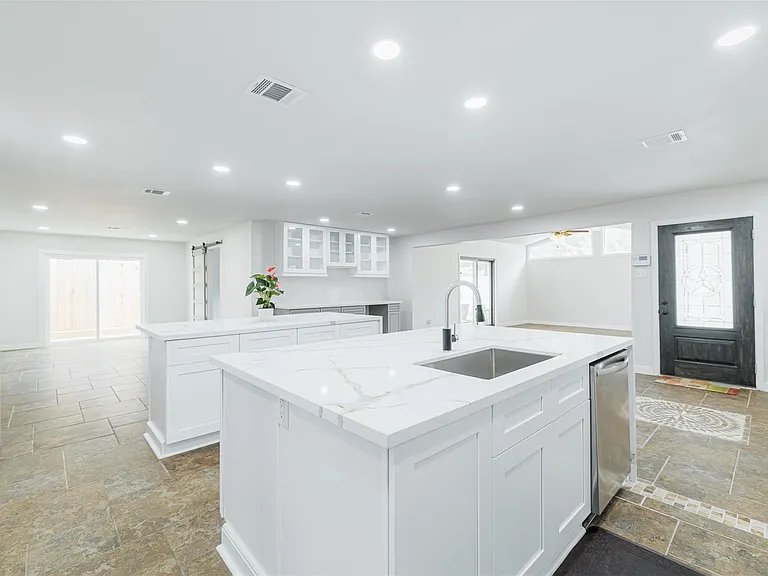 10055 Larston St — Photo 7
