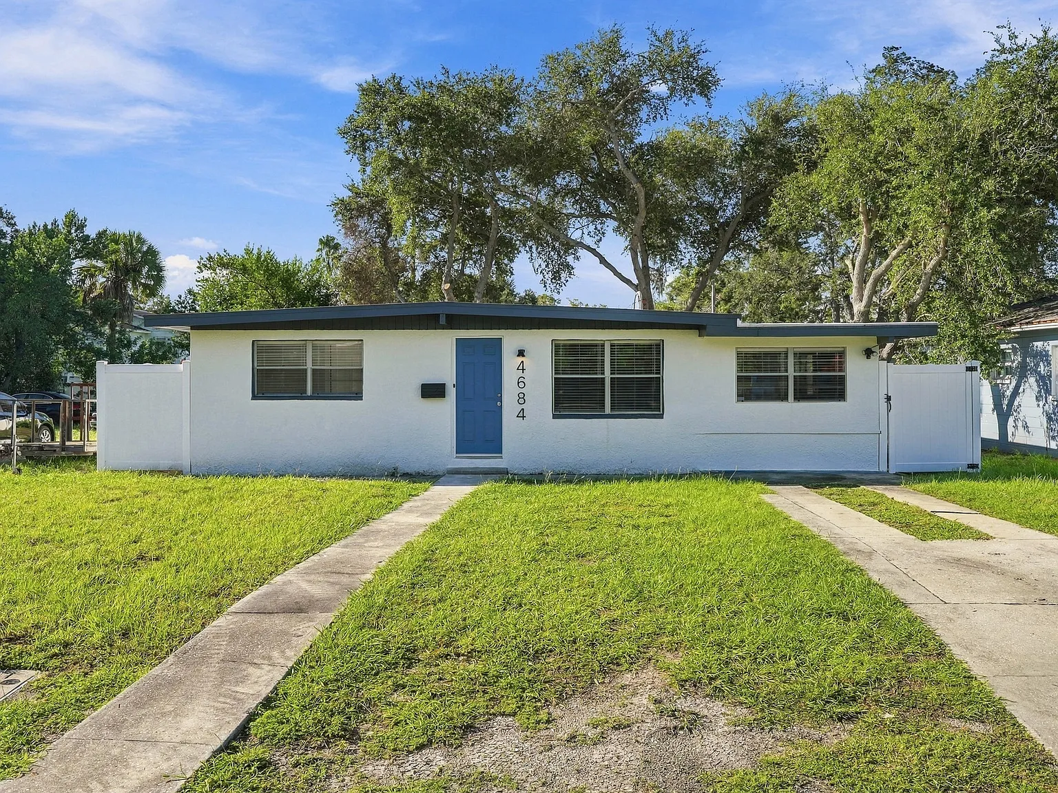 3 bed, 912 sqft, $2,700 — Photo 1