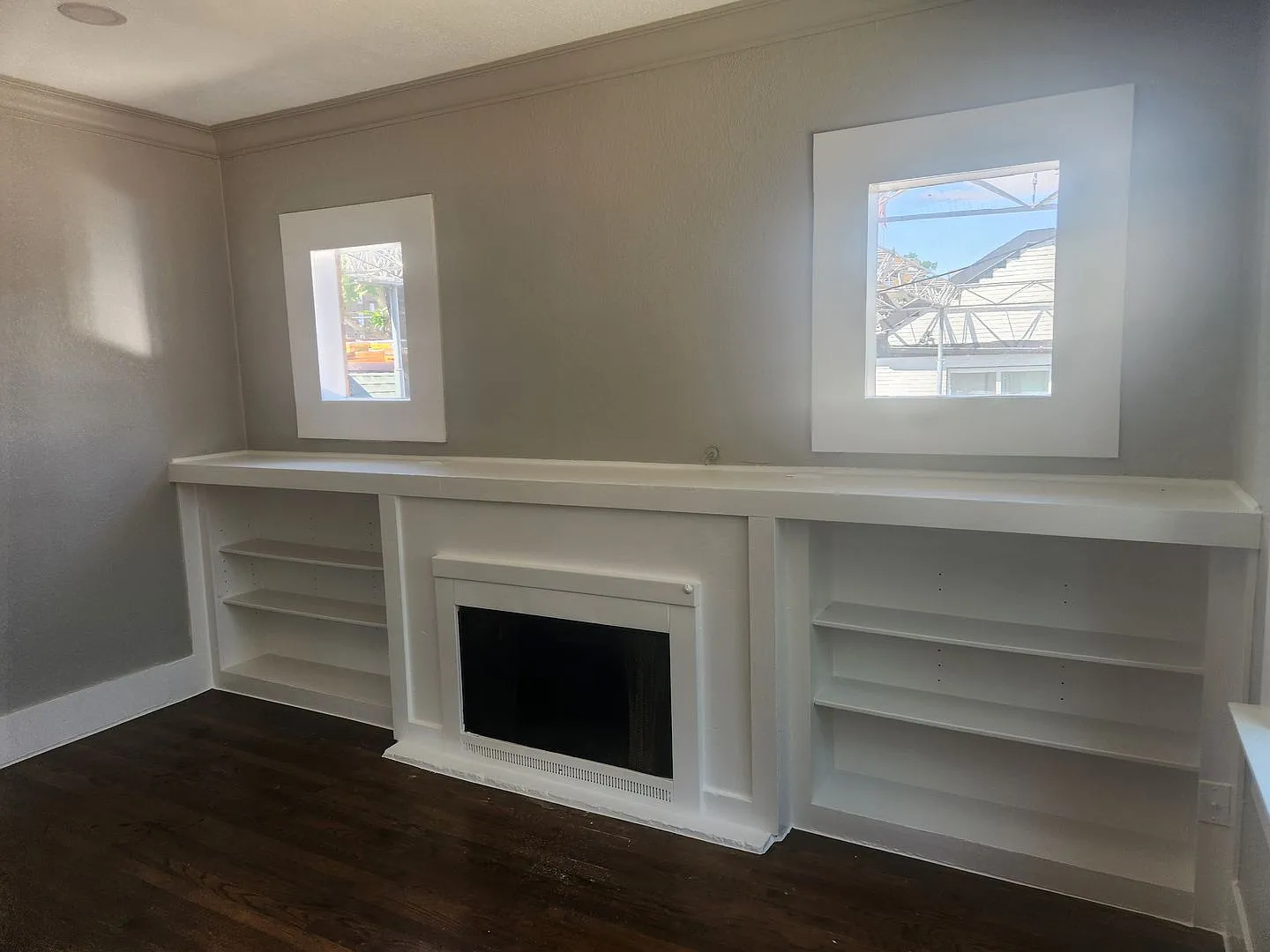 Bright & Updated 3-Bedroom Upper Unit All Utilities Included! — Photo 3