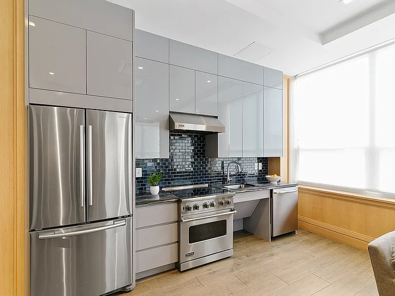 65 Bay Street Apartments — Photo 11