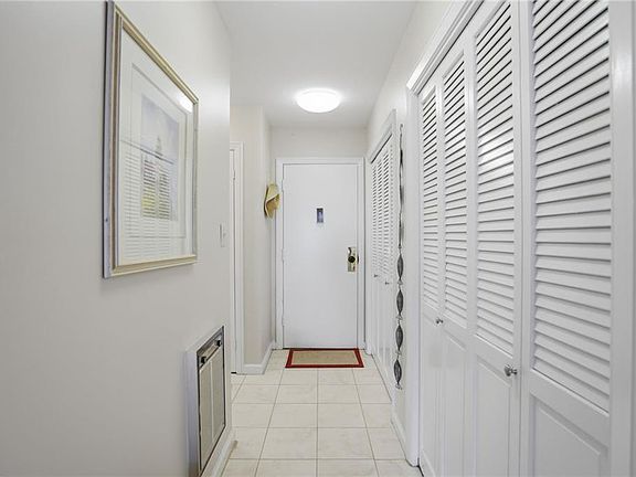5th image of 4004 Atlantic Ave APT Cs4