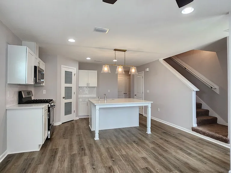 3607 Meadow Vista Ln — Photo 2