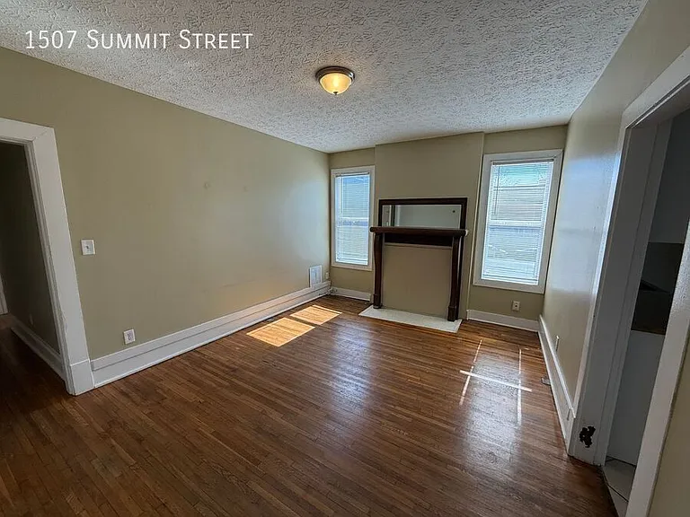 1507 Summit St — Photo 15
