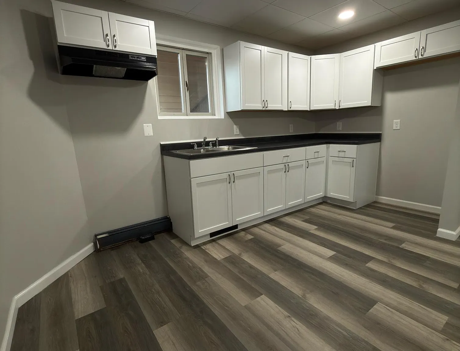 3 bed, 1200 sqft, $1,300 — Photo 1