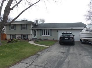 5143 Kings Cir, Racine, WI 53406