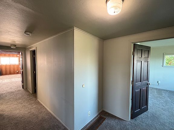 3rd image of 1823 North Rd
