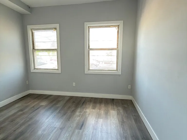 468 Ferry St #1 — Photo 3