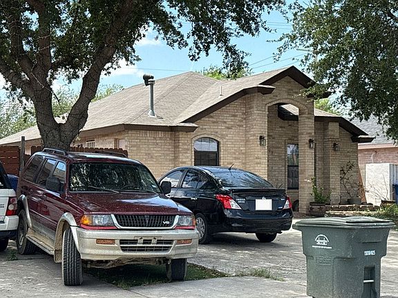 3rd image of 703 Snake Dr