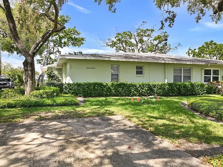 2833 Orange Tree Cir N #C — Photo 32