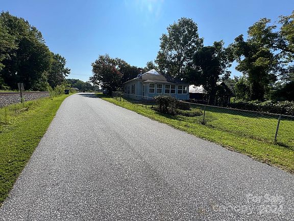 5th image of 114 Old Mill Dr